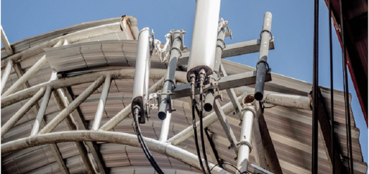 DAS antenna installation